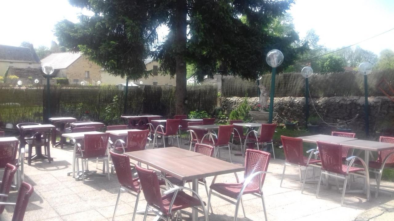 Auberge Du Bon Coin Moulins-Engilbert Esterno foto